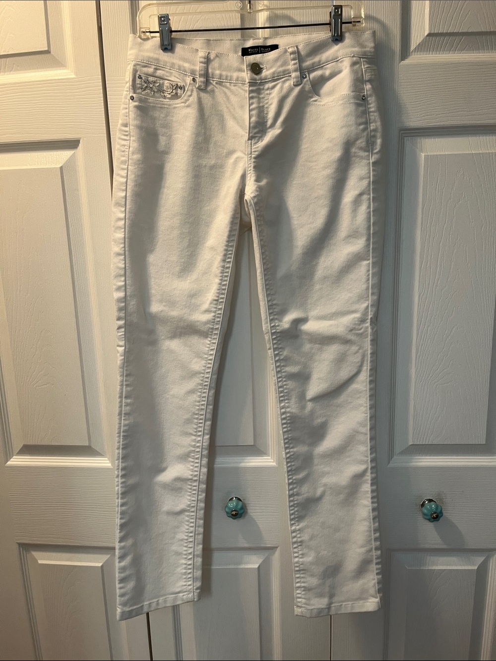 White House Black Market Size 6 White Jeans